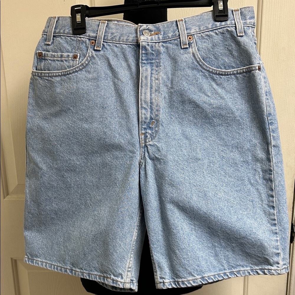 Levi's 550™ Relaxed Fit Denim Shorts. Size 36, Inseam 9 1/2”, Length 22, EUC